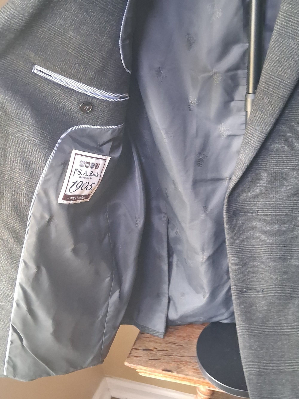 Jos. A. Bank 1905 Tailored Fit Gray & Black Plaid Sports Coat; Sz 46L & 40 Waist - Picture 7 of 9